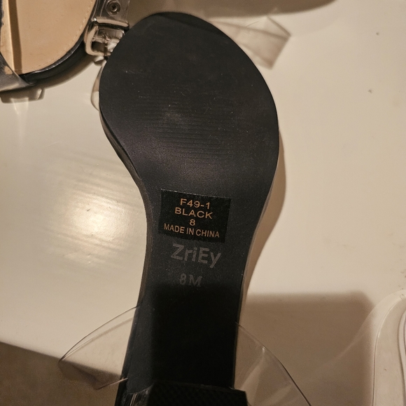 Clear heels - Picture 2 of 3